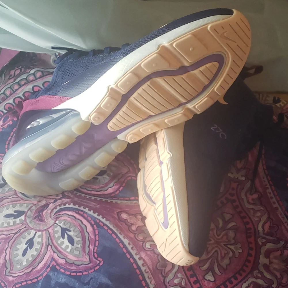 Nike Women's Navy Blue and Burgundy Air Max 270 Sneakers